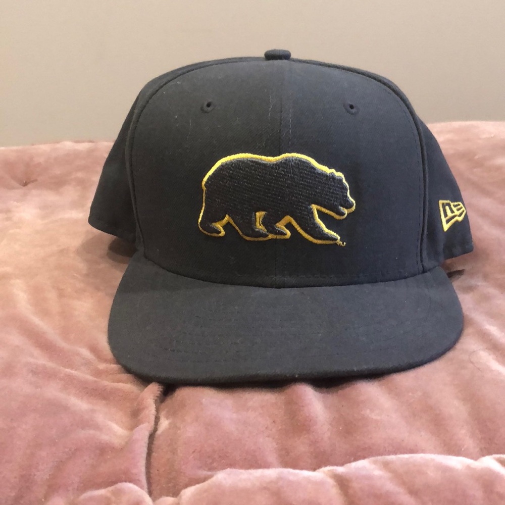 New Era fitted 7 3/8 California Golden Bears hat grey and yellow lightly used